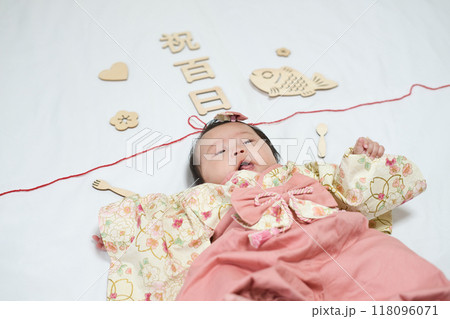 赤ちゃん 生後100日 赤ちゃん 生後100日 118096071