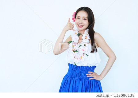 フラダンスを踊る女性　 118096139