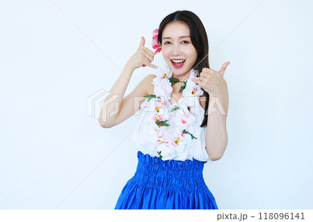 フラダンスを踊る女性 フラダンスを踊る女性 118096141