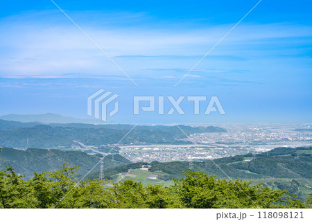 粟ヶ岳にある茶草場テラスから見た風景(静岡県) 118098121