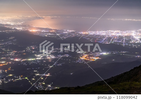 《滋賀県》琵琶湖の夜景・伊吹山山頂の眺望 《滋賀県》琵琶湖の夜景・伊吹山山頂の眺望 118099042
