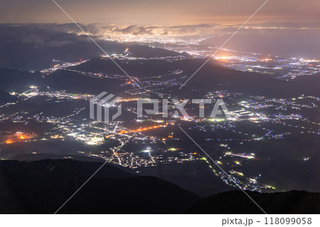 《滋賀県》琵琶湖の夜景・伊吹山山頂の眺望 《滋賀県》琵琶湖の夜景・伊吹山山頂の眺望 118099058