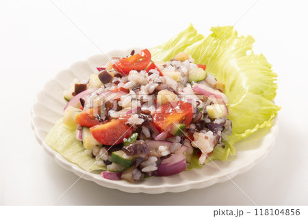 黒米のライスサラダ（タイ産　ブラックライス） 118104856