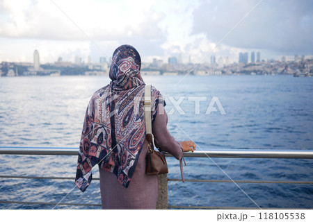 Unhappy girl standing at bench . 118105538