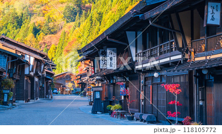 秋の奈良井宿 118105772
