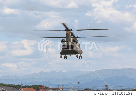 低空飛行する陸上自衛隊CH-47Jチヌーク 低空飛行する陸上自衛隊CH-47Jチヌーク 118106152