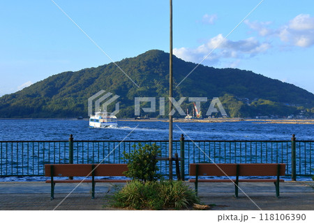 中町港(江田島市)から宇品港(広島市)へ向かうフェリー 118106390