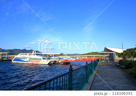 夕暮れ時の中町港(江田島市) 118106391