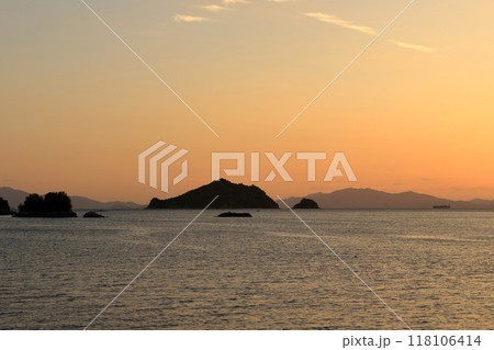 夕暮れ時の江田島 118106414