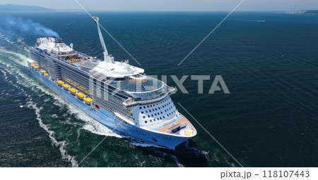 クルーズ客船　スペクトラム・オブ・ザ・シーズ 118107443