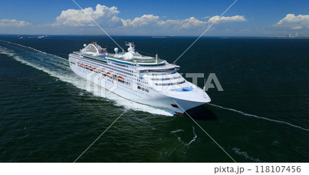 クルーズ客船　ピースボート　パシフィック・ワールド 118107456