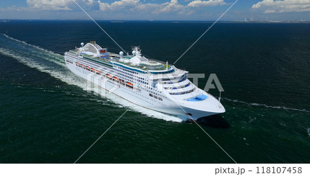 クルーズ客船　ピースボート　パシフィック・ワールド 118107458