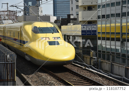 高架区間をゆくドクターイエロー新幹線 118107752