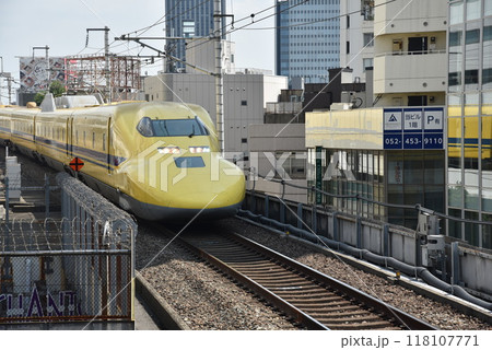 高架区間をゆくドクターイエロー新幹線 118107771