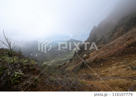 磐梯山登山、会津、福島県 118107779