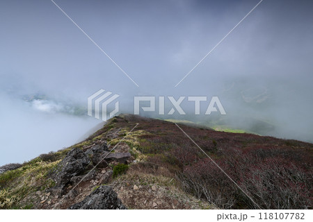 磐梯山登山、会津、福島県 118107782