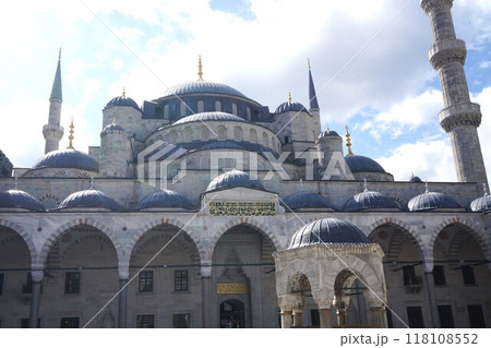 トルコ イスタンブール ブルー・モスクの泉亭と尖塔 トルコ イスタンブール ブルー・モスクの泉亭と尖塔 118108552