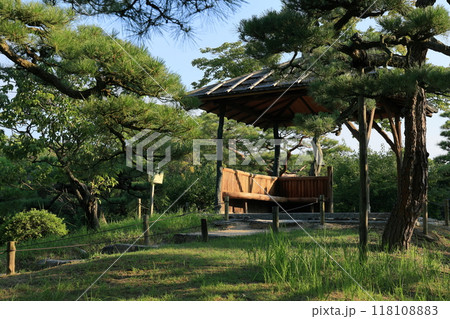 盛夏の栗林公園（8月上旬・香風亭） 118108883