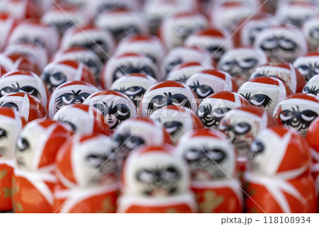 勝尾寺 境内のあちこちに置かれたちいさなダルマ 勝尾寺 境内のあちこちに置かれたちいさなダルマ 118108934