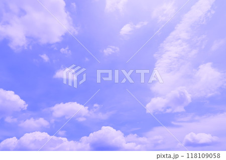 青い空と白い雲(背景素材) 118109058