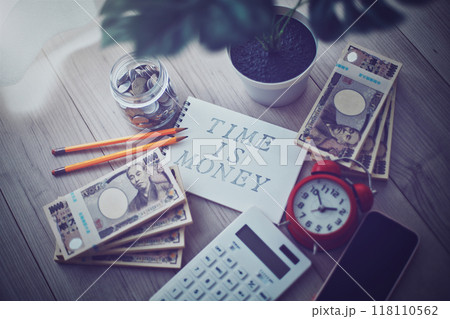 時間とお金 ビジネスイメージ 118110562