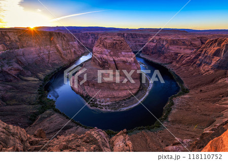 Sunset over Horseshoe Bend and Colorado river 118110752