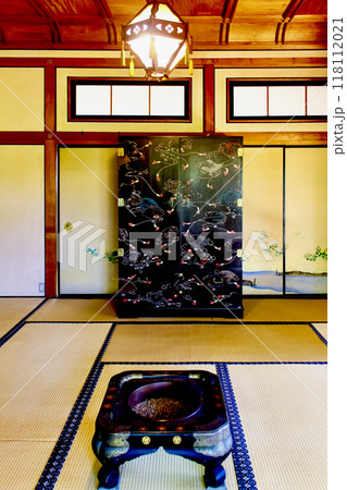 【青森】秋の弘前　藤田記念庭園の和館の箪笥 118112021
