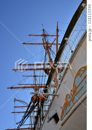 青空と明治丸 118113350