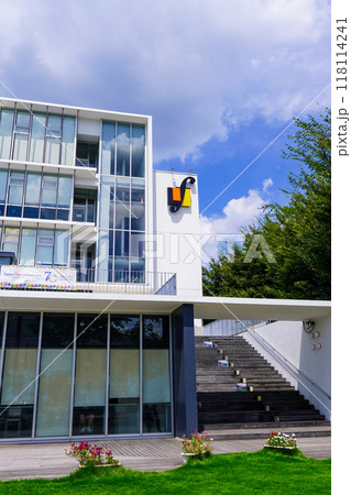 ルミエール府中に併設される府中市中央図書館・市民会館（東京都府中市） 118114241