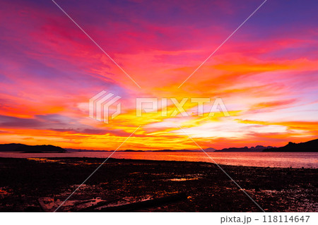 Sunset sky, Nature beautiful Light Sunset or sunrise over sea, Colorful dramatic majestic scenery sky,Amazing clouds and waves in sunset sky nature light cloud background 118114647