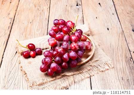 Red grapes on old wooden table background Red grapes on old wooden table background 118114751