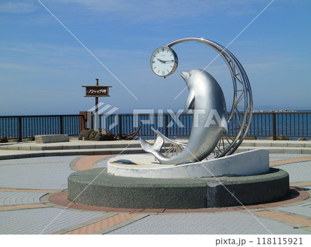 イルカの像が迎えてくれる稚内のノシャップ岬 118115921