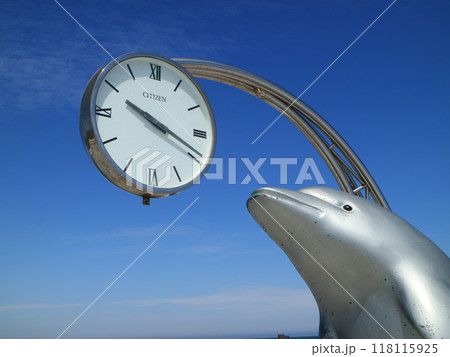 稚内市のノシャップ岬漁港公園のイルカ像 118115925