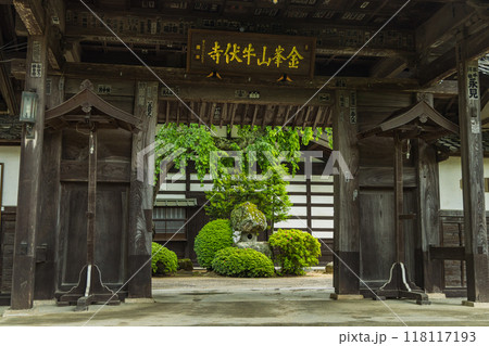 日本 長野県松本市にある牛伏寺の山門 日本 長野県松本市にある牛伏寺の山門 118117193