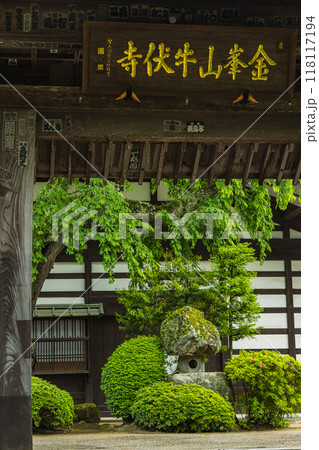 日本 長野県松本市にある牛伏寺の山門 日本 長野県松本市にある牛伏寺の山門 118117194