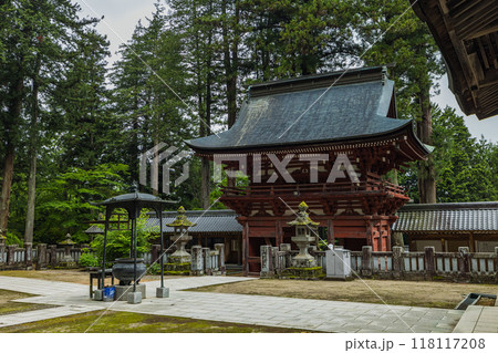 日本 長野県松本市にある牛伏寺の仁王門 日本 長野県松本市にある牛伏寺の仁王門 118117208