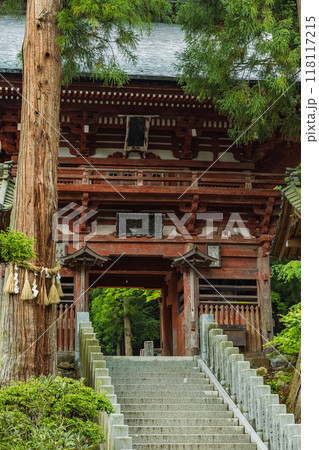 日本 長野県松本市にある牛伏寺の仁王門 日本 長野県松本市にある牛伏寺の仁王門 118117215