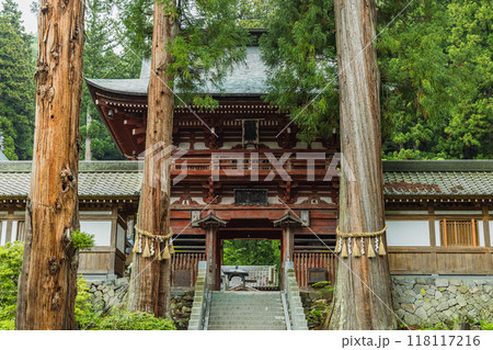 日本 長野県松本市にある牛伏寺の仁王門 日本 長野県松本市にある牛伏寺の仁王門 118117216
