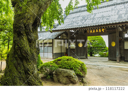 日本 長野県松本市にある牛伏寺の山門 日本 長野県松本市にある牛伏寺の山門 118117222