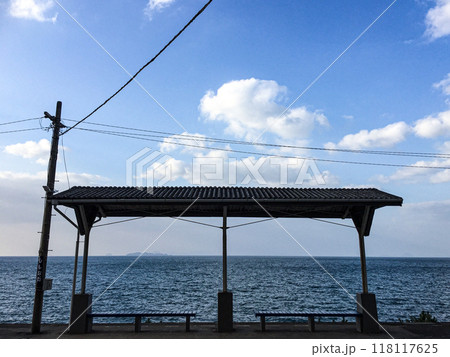 愛媛・伊予市 JR下灘駅 海が見えるホーム 愛媛・伊予市 JR下灘駅 海が見えるホーム 118117625