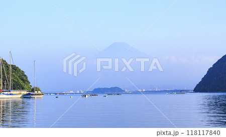 西伊豆から見た駿河湾越しに望む夏富士 西伊豆から見た駿河湾越しに望む夏富士 118117840