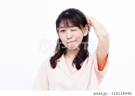 うっかりミスをした女性 うっかりミスをした女性 118118440