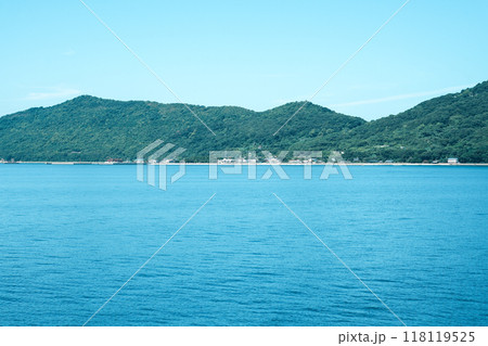 女木島（鬼ヶ島）瀬戸内海の高松市沖（瀬戸内国際芸術祭会場） 118119525