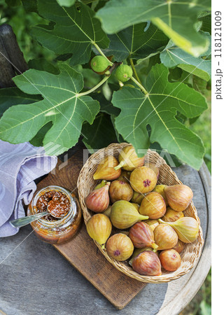 Figs jam Figs jam 118121009