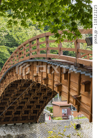 日本　長野県塩尻市奈良井にある中山道の宿馬町、奈良井宿の奈良井川に架かる木曽の大橋 118121225