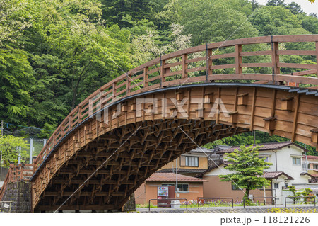 日本　長野県塩尻市奈良井にある中山道の宿馬町、奈良井宿の奈良井川に架かる木曽の大橋 118121226