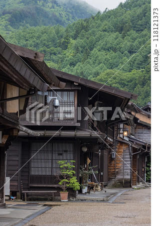 日本　長野県塩尻市奈良井にある中山道の宿馬町、奈良井宿の町並み 118121373