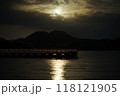 満月と桟橋 118121905