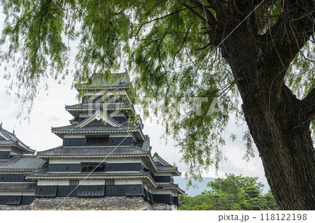 日本　長野県松本市にある国宝、松本城の大天守 118122198