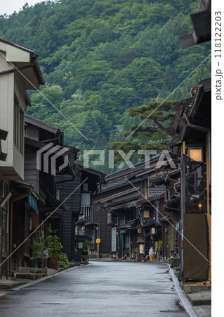 日本 長野県塩尻市奈良井にある中山道の宿馬町、奈良井宿の町並み 日本 長野県塩尻市奈良井にある中山道の宿馬町、奈良井宿の町並み 118122203